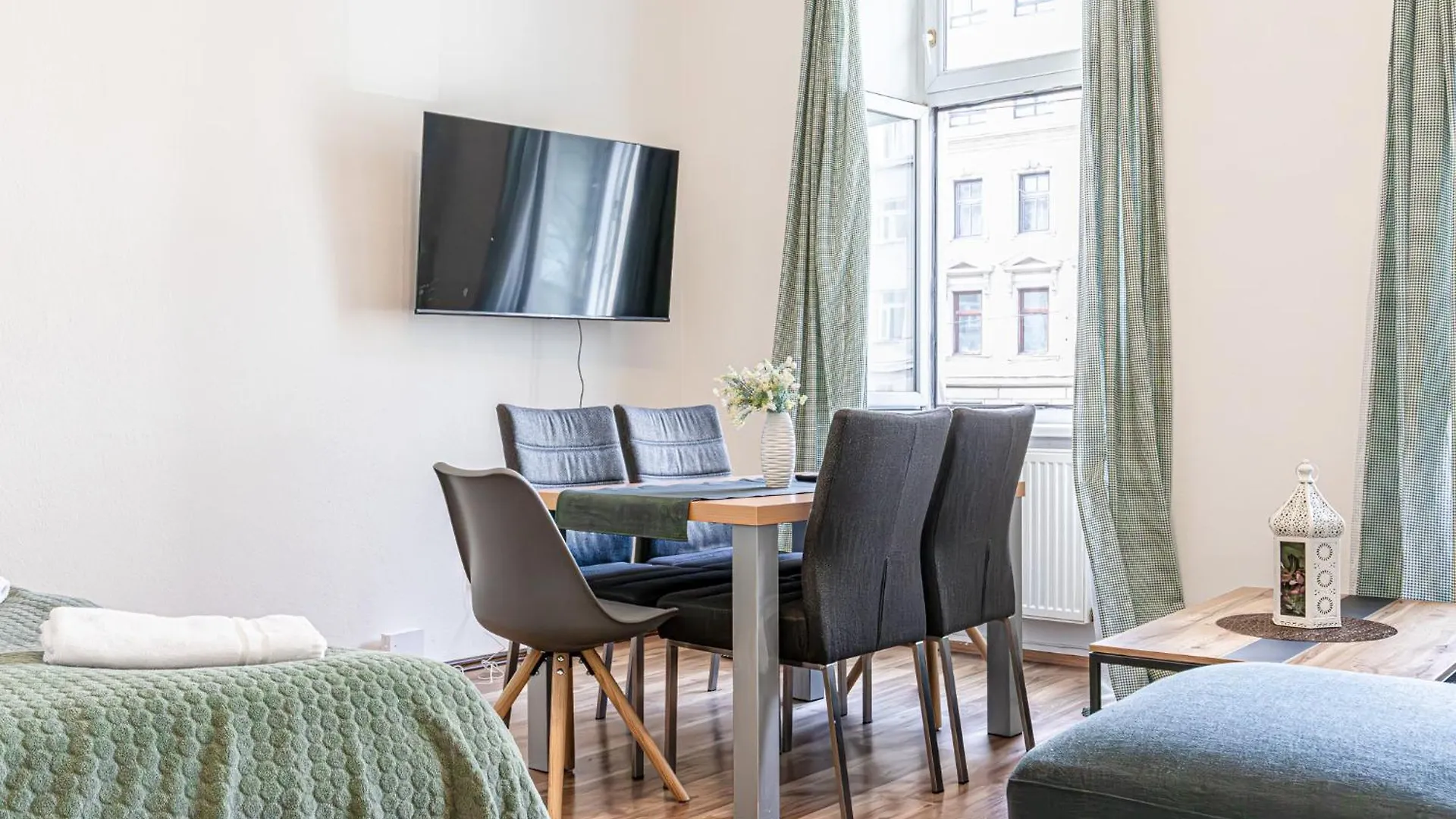 Stylish Shared 2Br Apt, Central With Easy City Access
