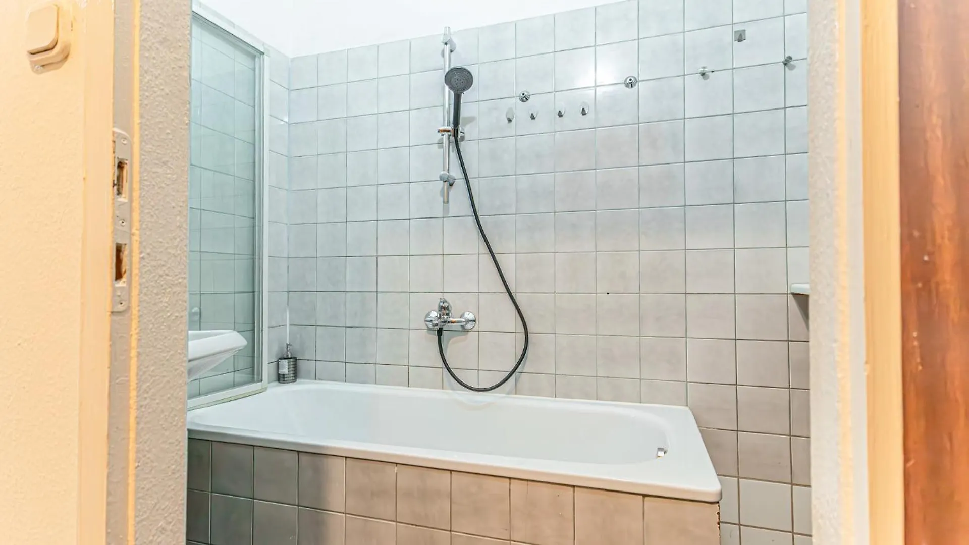Stylish Shared 2Br Apt, Central With Easy City Access Viena